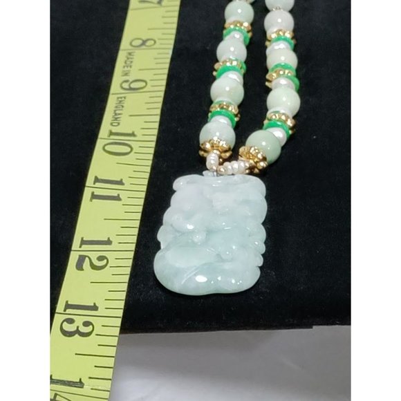Vintage Jadeite and Pearl Beaded Strand Carved Gold Plated Necklace and Pendant - Picture 12 of 13